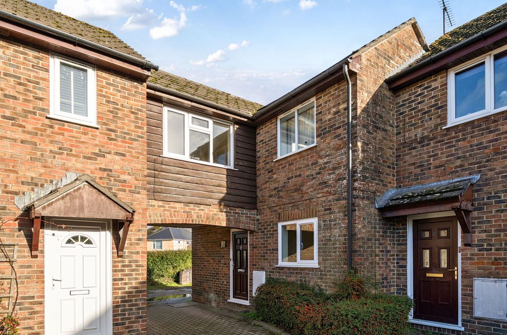 Property photo 1 of 10 1396215-8-695E595...