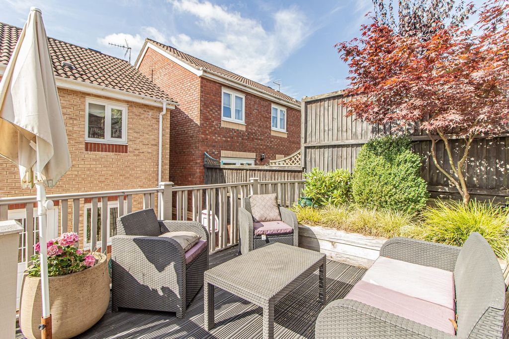 Property photo 2 of 28