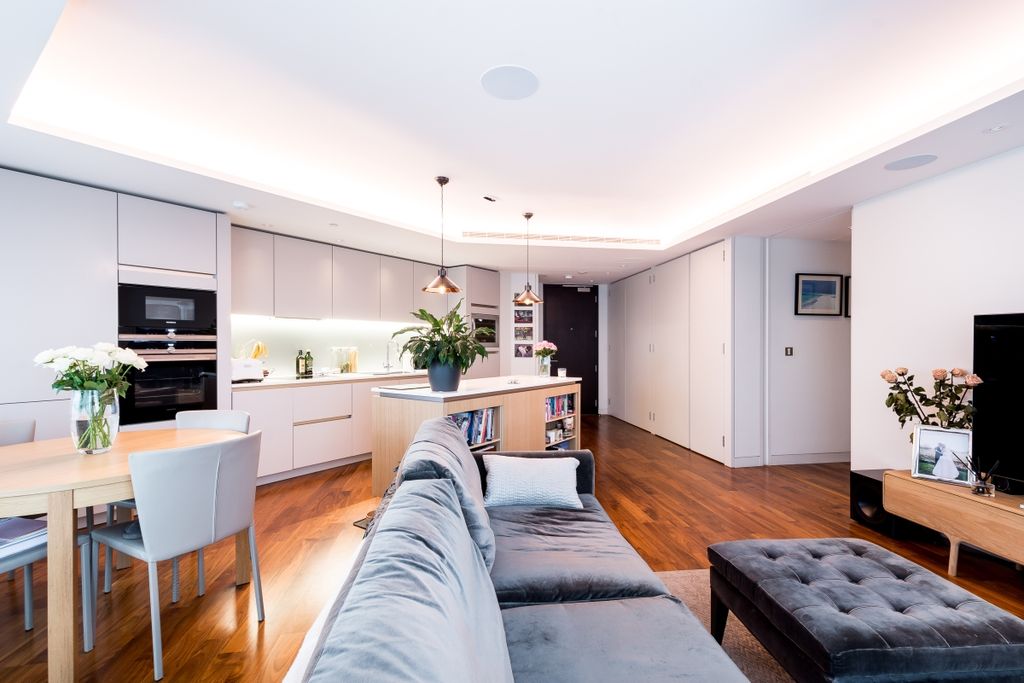 Property photo 2 of 18 Canaletto Tower
