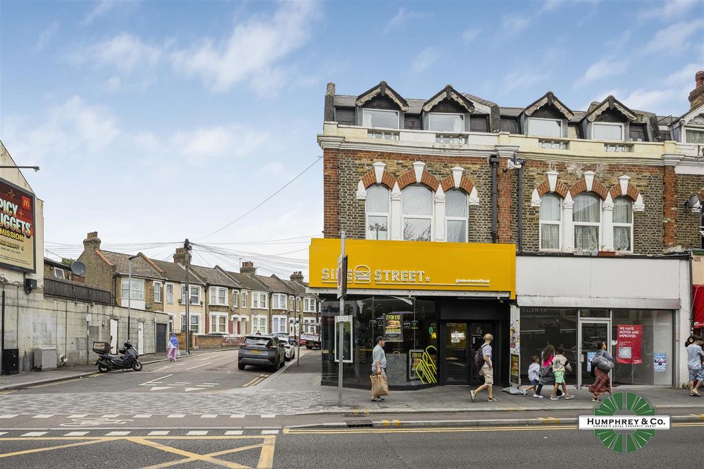 Property photo 2 of 10 401-403 Hoe Street -017.Jpg