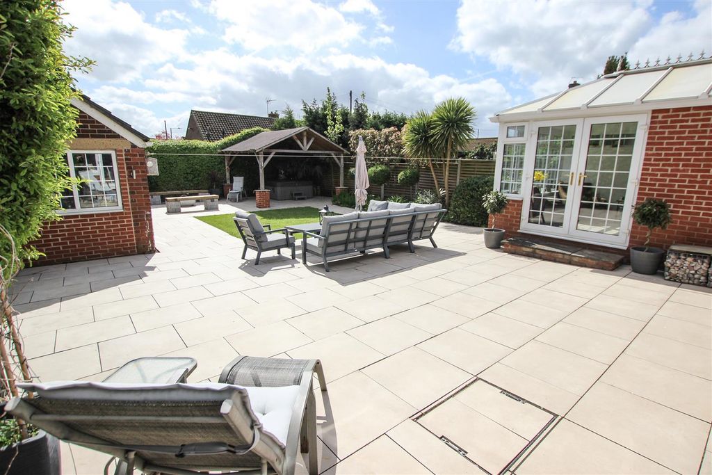 Property photo 1 of 26 Rear Garden