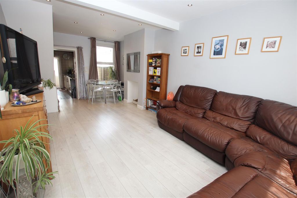 Property photo 2 of 12 Img_8923.Jpg