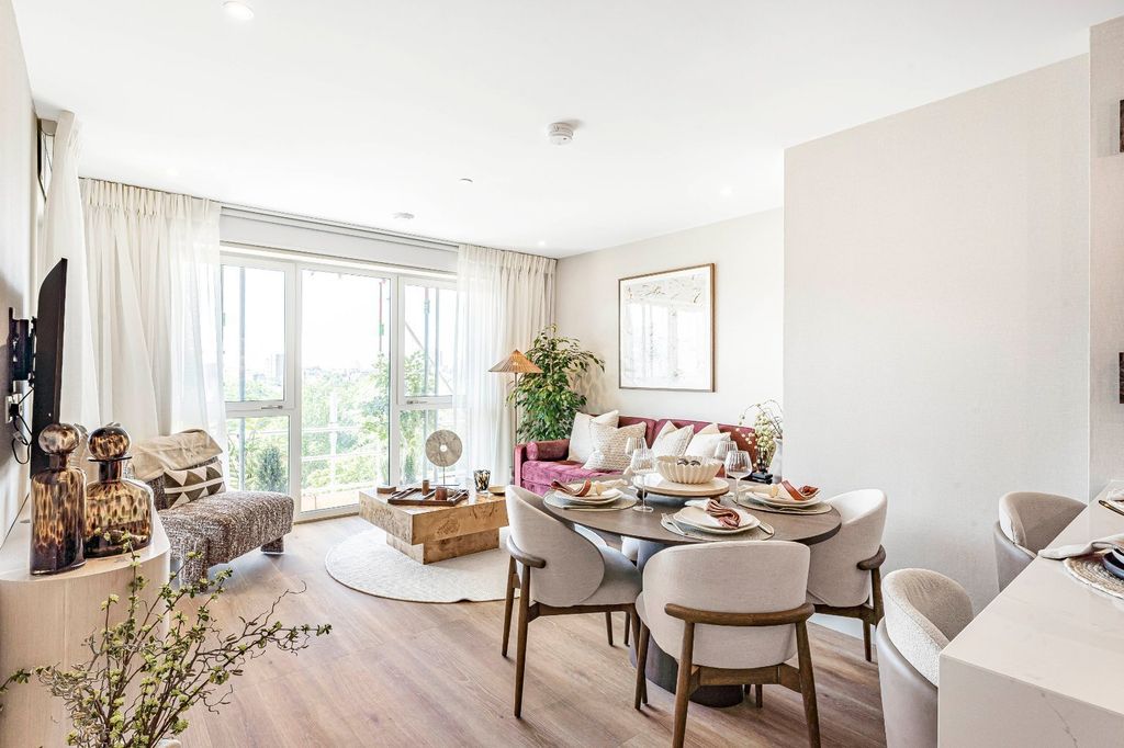 Property photo 2 of 26