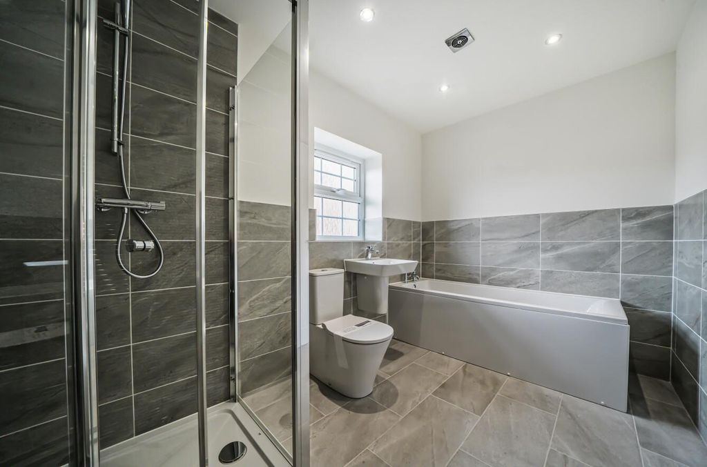 Property photo 3 of 23 Cawood Bathroom.Jpg