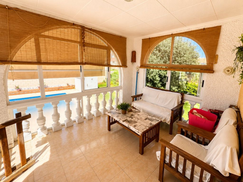 Property photo 2 of 34