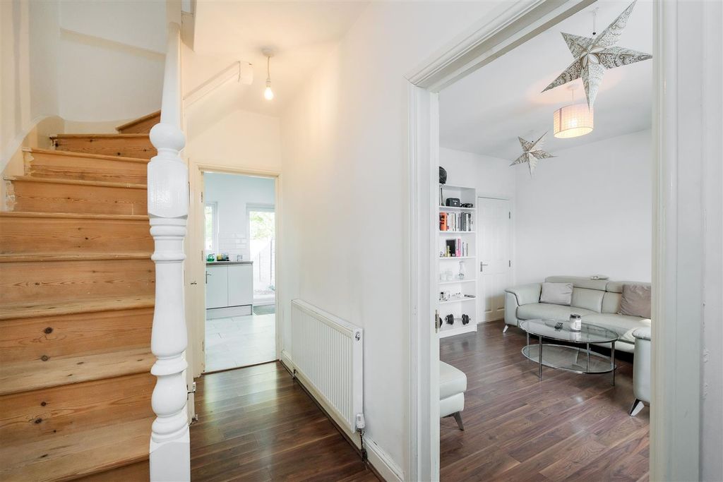 Property photo 2 of 19