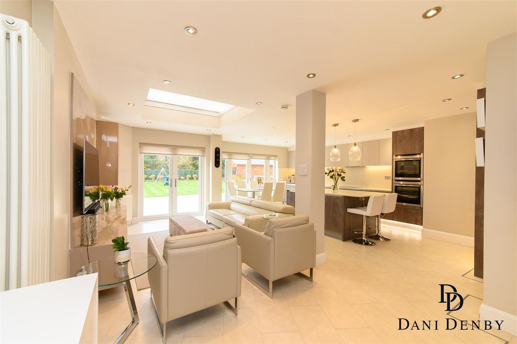 Property photo 3 of 24