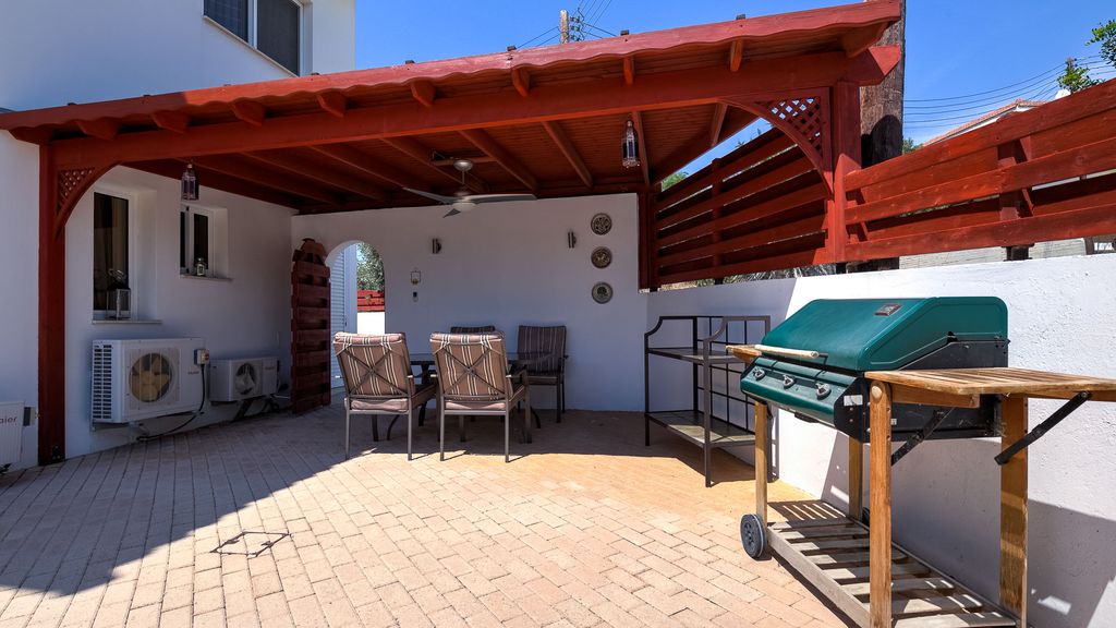 Property photo 2 of 30