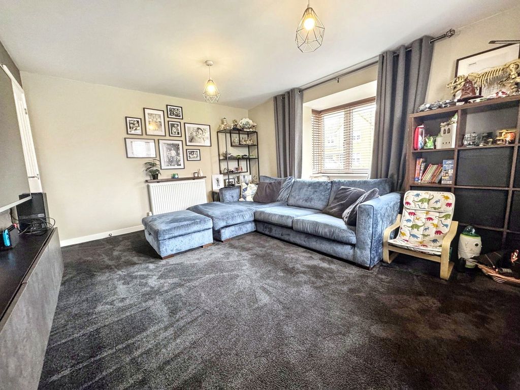 Property photo 2 of 21