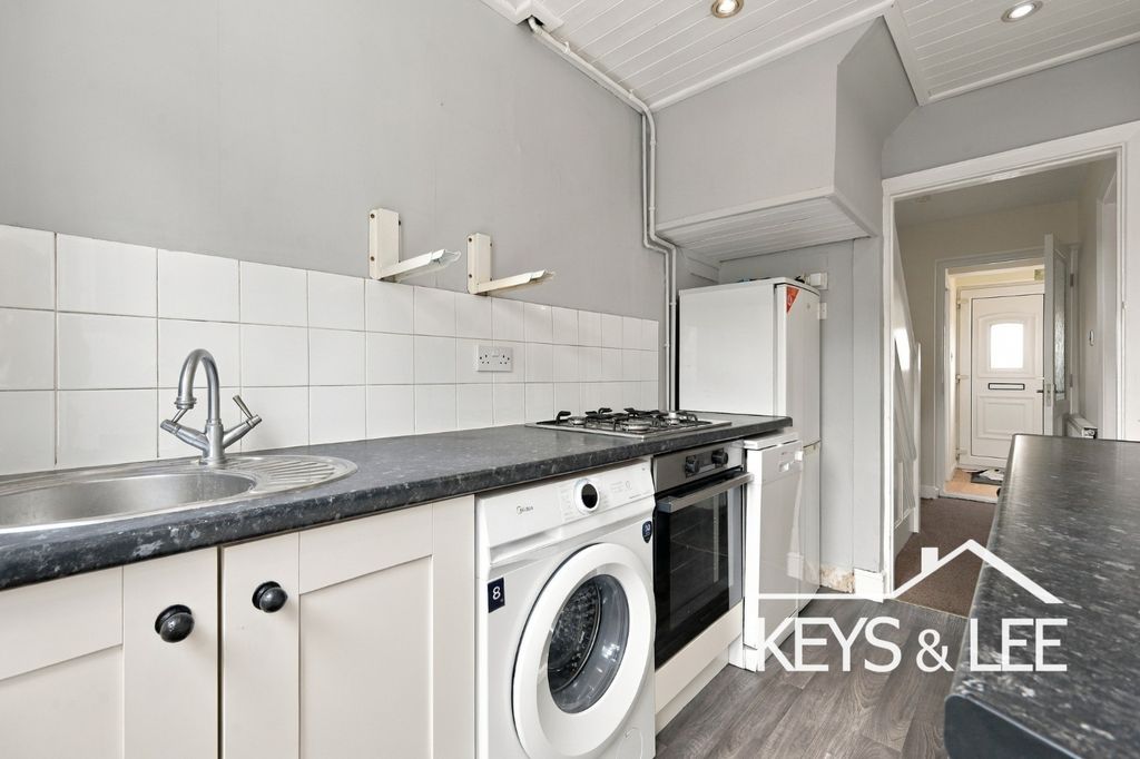 Property photo 3 of 17 5548633