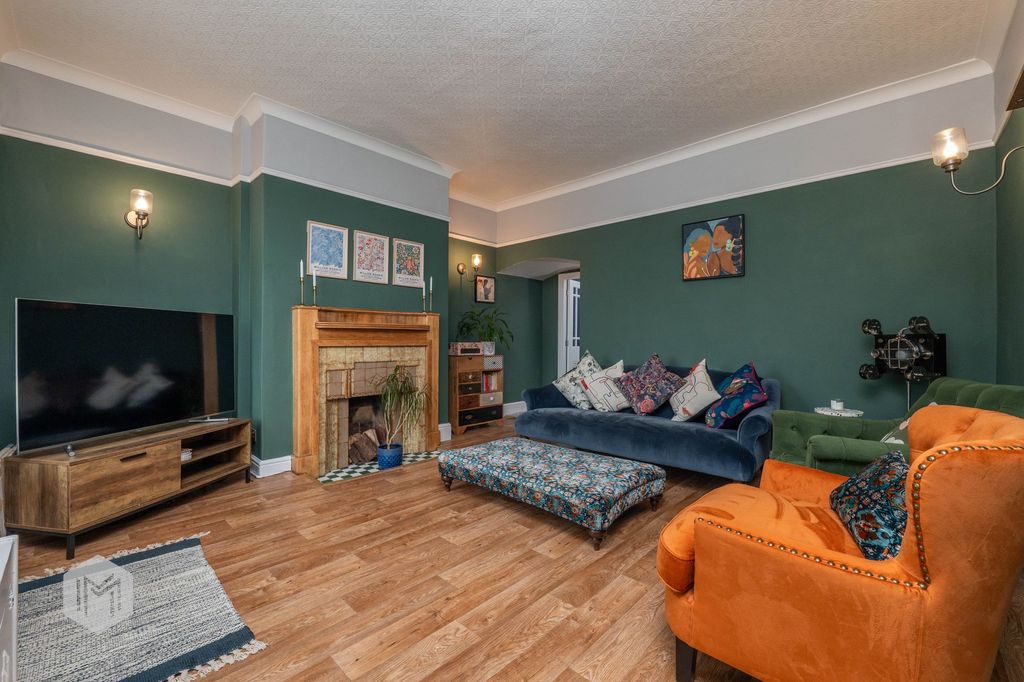 Property photo 2 of 25