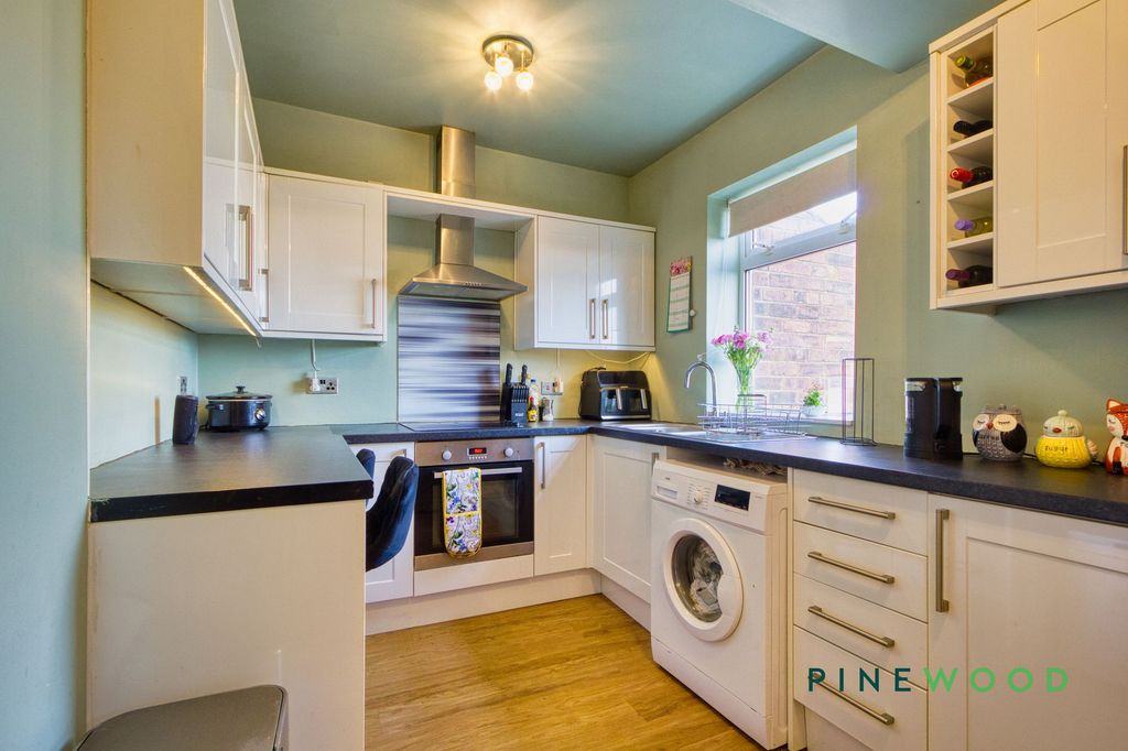 Property photo 3 of 18 Kitchen / Breakfast Room