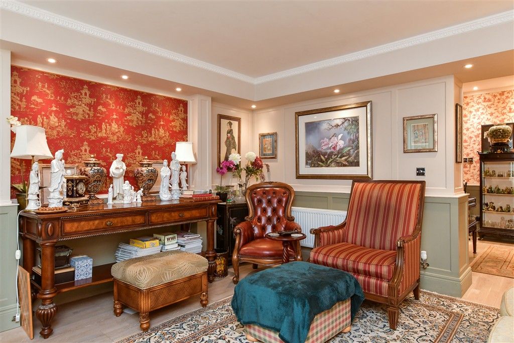 Property photo 3 of 16 Lounge