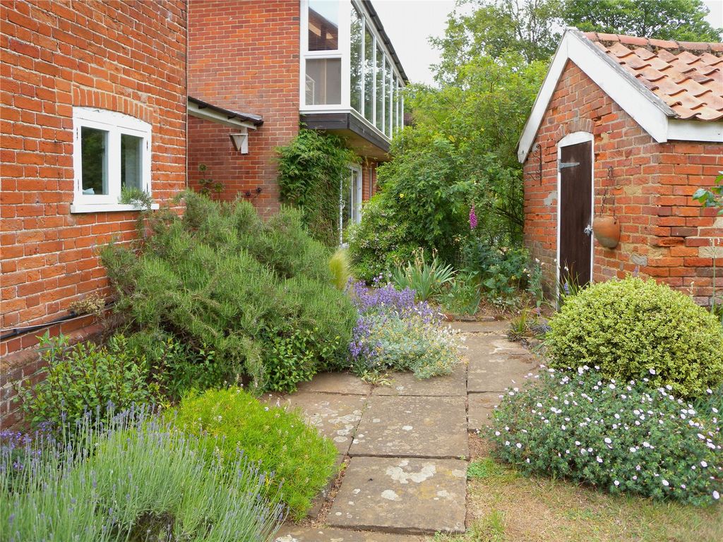 Property photo 3 of 20 Garden