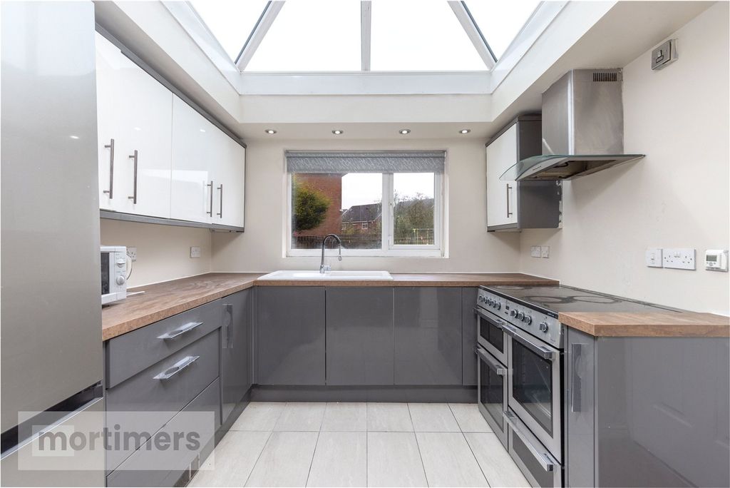 Property photo 2 of 24 Kitchen