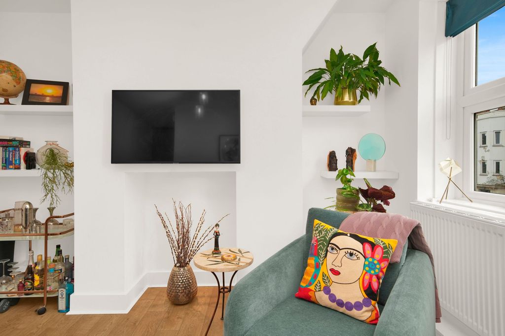 Property photo 3 of 25