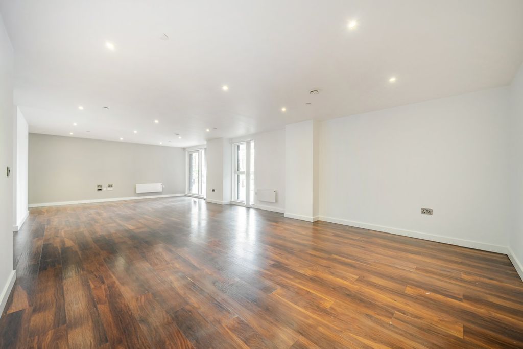 Property photo 3 of 16 Lounge