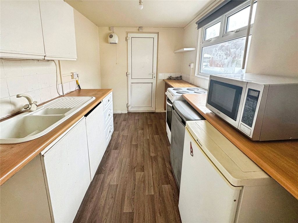 Property photo 2 of 5 Kitchen