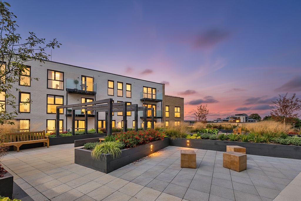 Property photo 1 of 17 Twilight