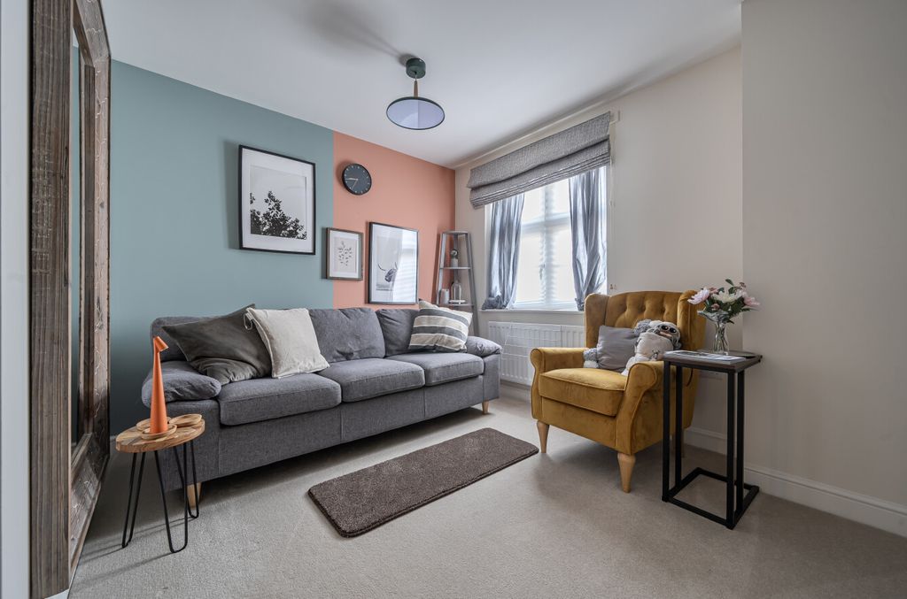 Property photo 3 of 8