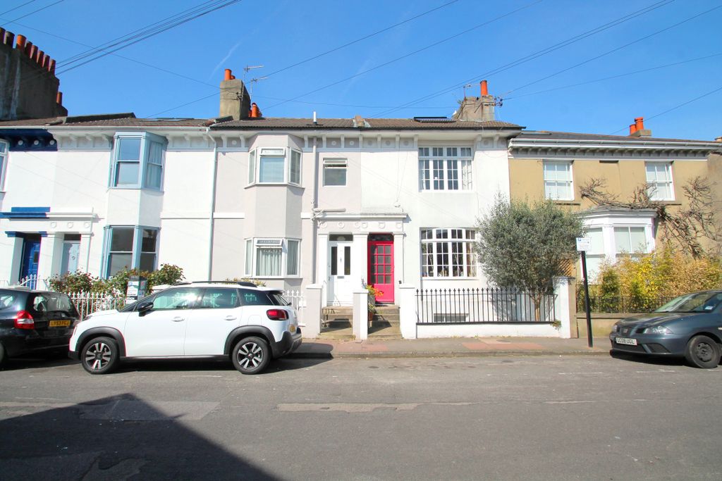 Property photo 1 of 8