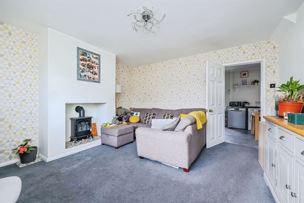 Property photo 2 of 17