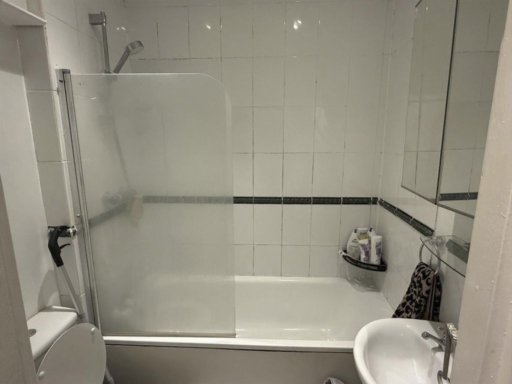 Property photo 1 of 6 Bath 2_Edited.Jpg