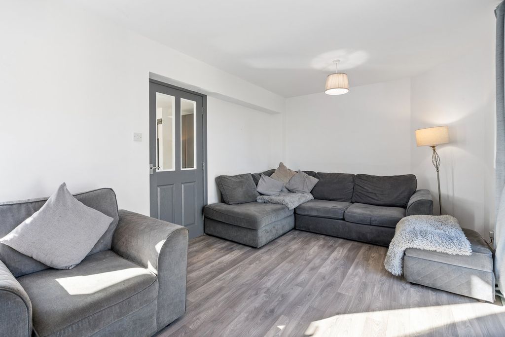 Property photo 3 of 30