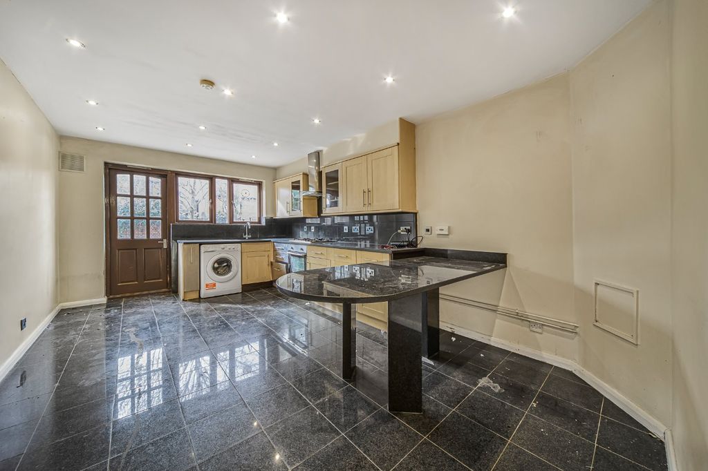 Property photo 2 of 12 Picture No. 37