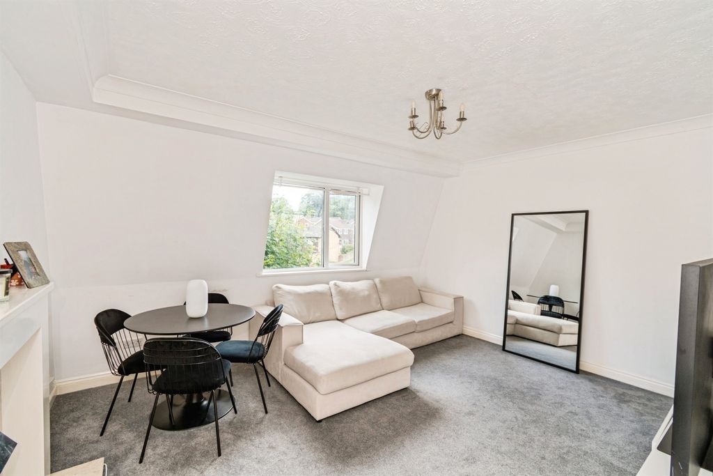 Property photo 3 of 12