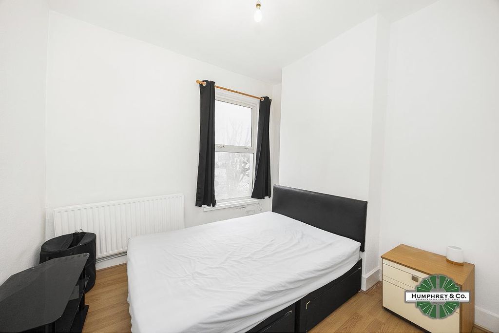 Property photo 2 of 11 95A   Vicarage Lane -001-1200.Jpg