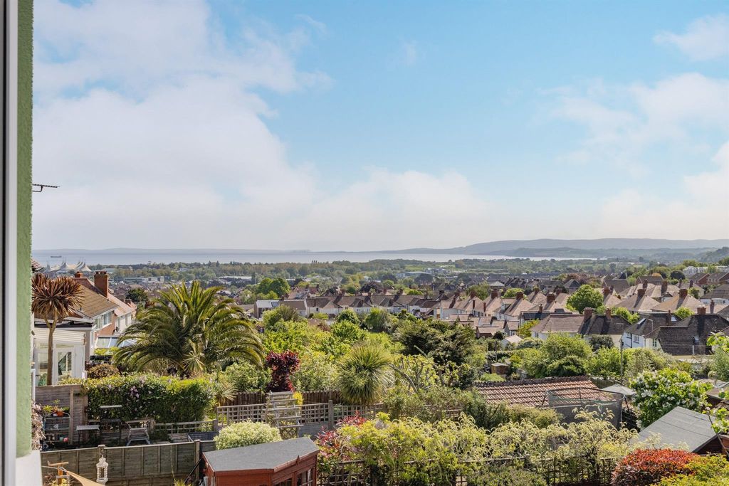 Property photo 2 of 21