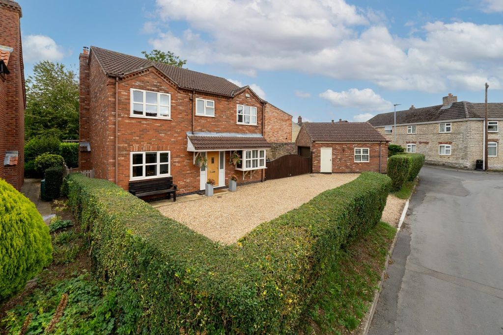 Property photo 2 of 21