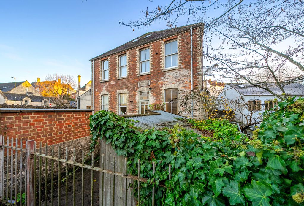 Property photo 1 of 21 1386844-22-693070...