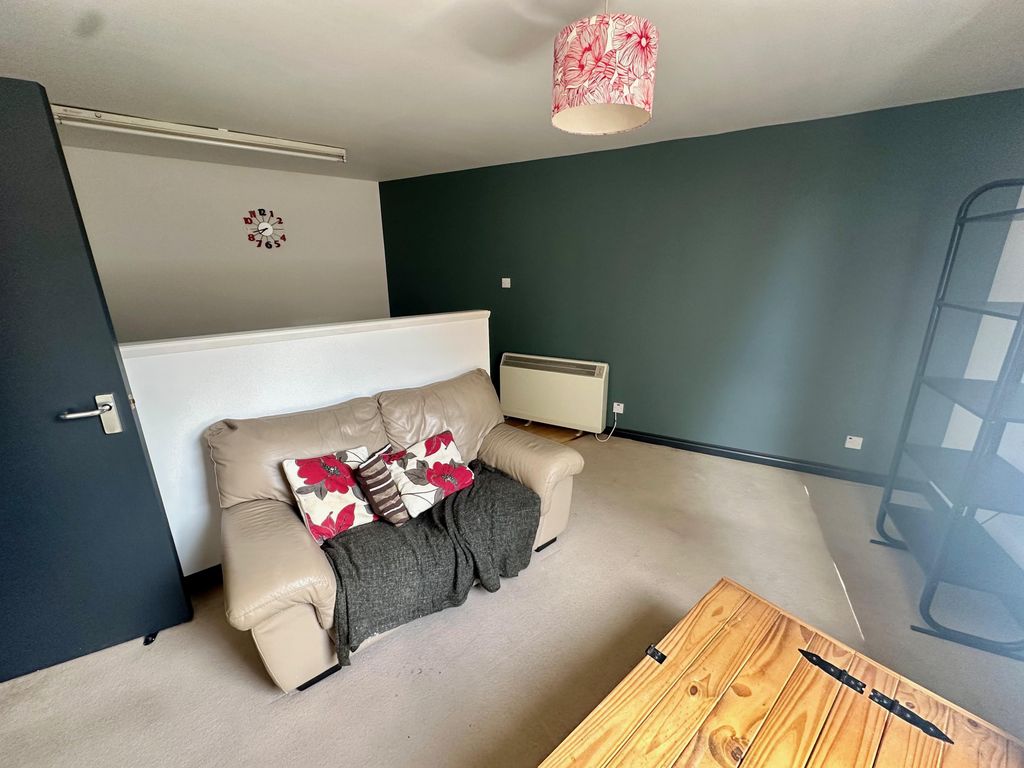 Property photo 3 of 6