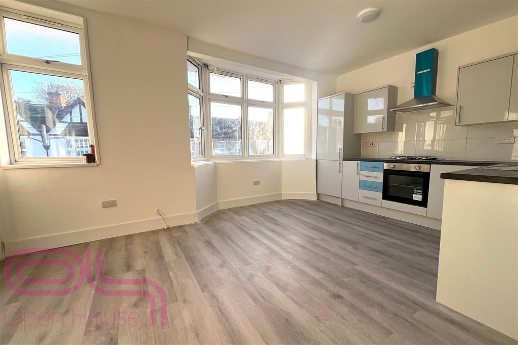 Property photo 2 of 9 Hounslow Avenue Kitchendiner 2.Jpg