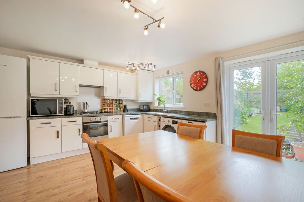 Property photo 3 of 27 Dining Kitchen