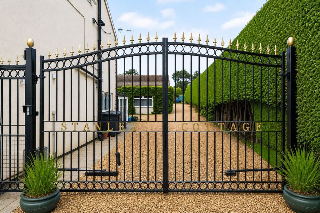 Property photo 3 of 52