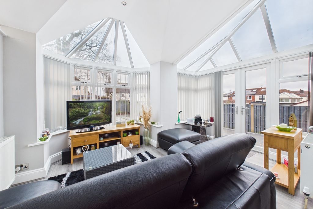 Property photo 3 of 28 Living Room