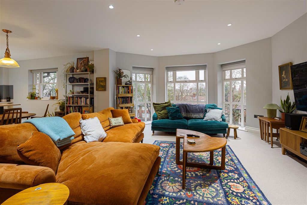 Property photo 3 of 33 Apt_15_Kirk_House_7.Jpg