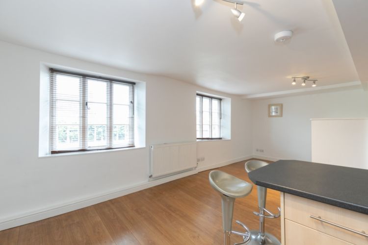 Property photo 2 of 9 204050-Std