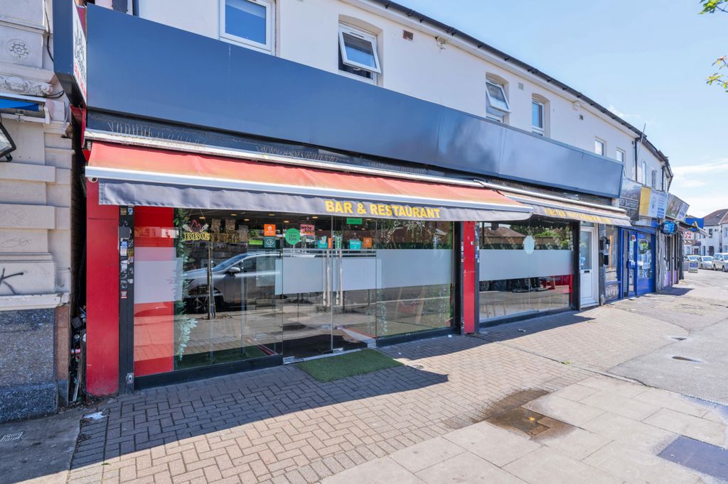 Property photo 1 of 10 Restaurant To Let In Southall