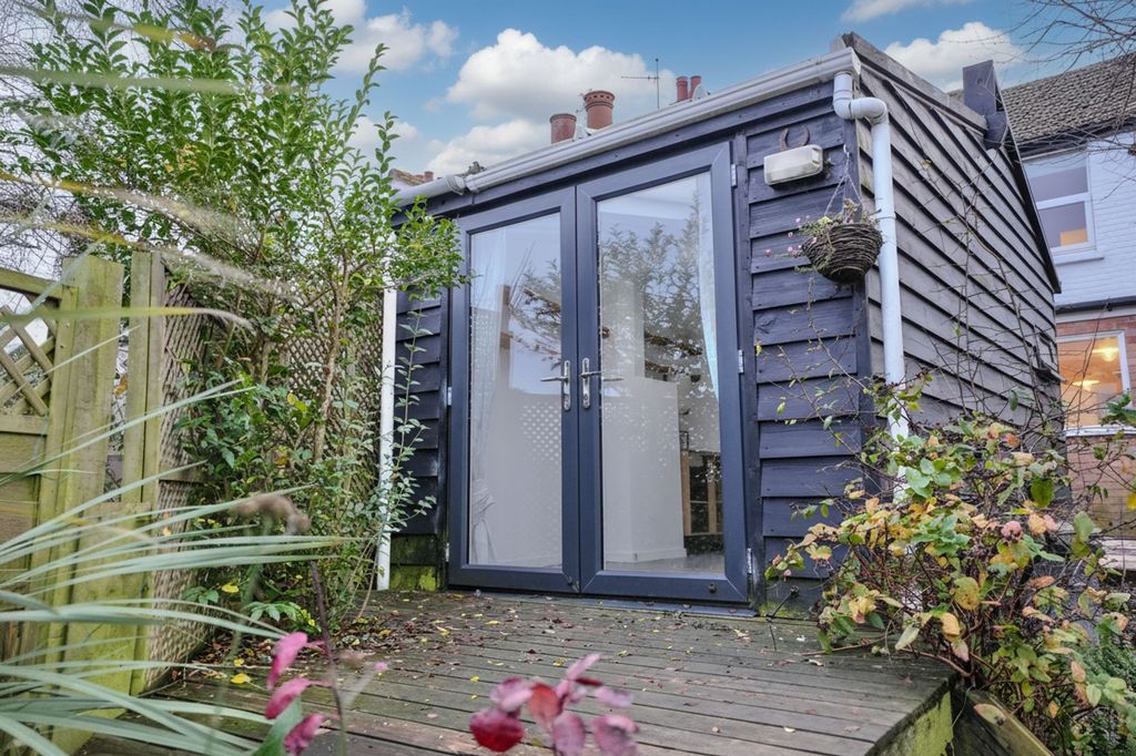 Property photo 2 of 27