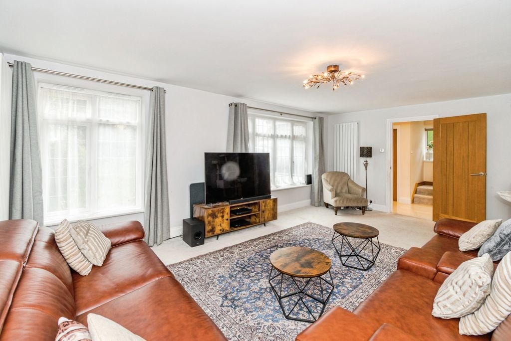 Property photo 2 of 20 Pbox-Img.Jpg