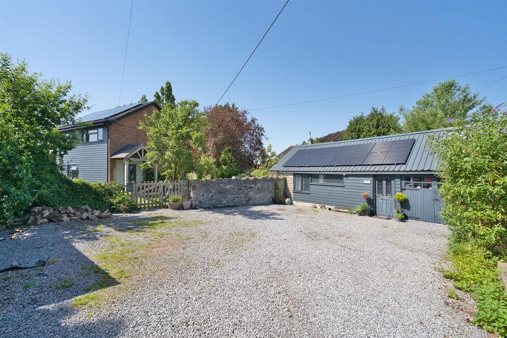 Property photo 2 of 36 Drive/Annexe