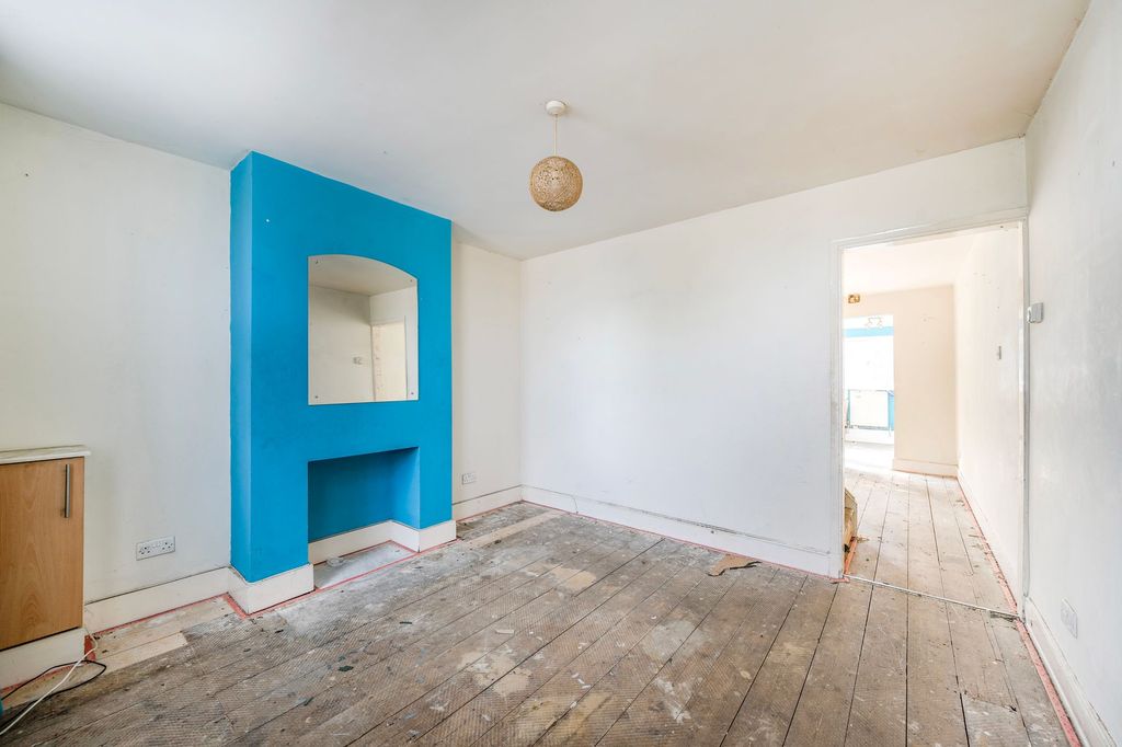 Property photo 3 of 18