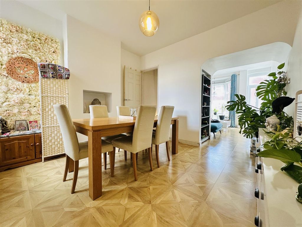 Property photo 3 of 18 Dining Room