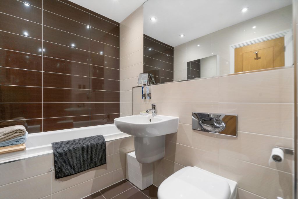 Additional image 8 of 2 bed flat for saleShoppenhangers Road, Maidenhead SL6