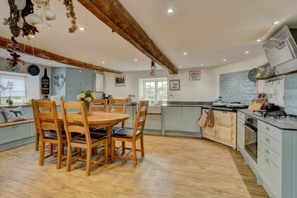 Property photo 3 of 22 Image