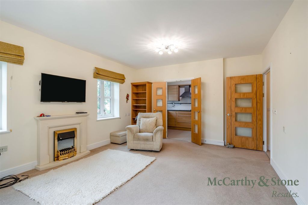 Property photo 2 of 21 8707782-Interior24.Jpg